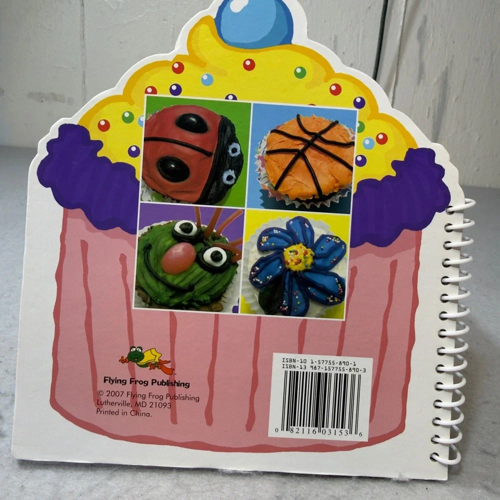Cupcakes Make Bake & Decorate Cookbook Sarah E‎ Thompson Flying Frog 2007 Spiral